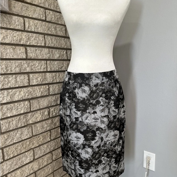 Nwt Banana Republic Monogram Floral Pencil Skirt Size 6 - Picture 3 of 6